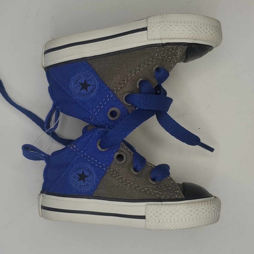 The cutest tiny Allstar Converse baby size 2